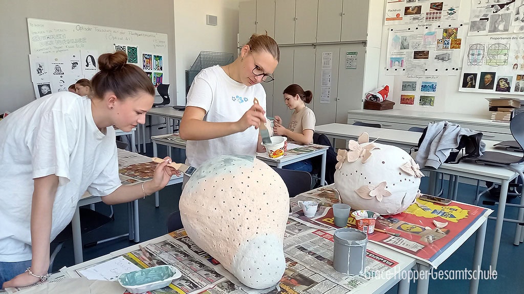 Kreative Tonobjekte für unseren Lichthof