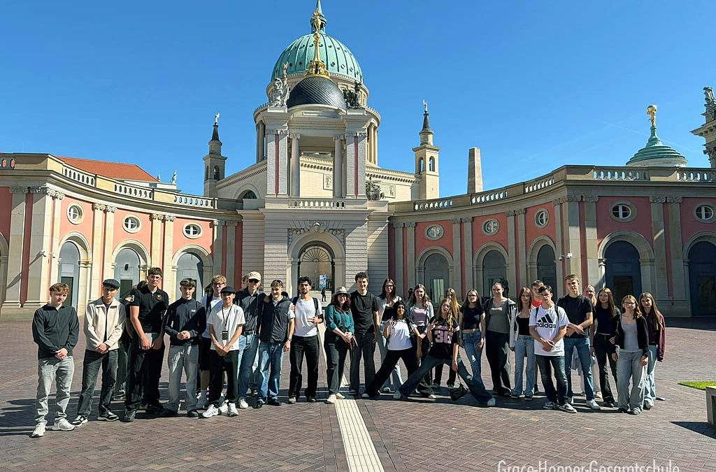Simulation eines Gesetzgebungsverfahren im Brandenburger Landtag